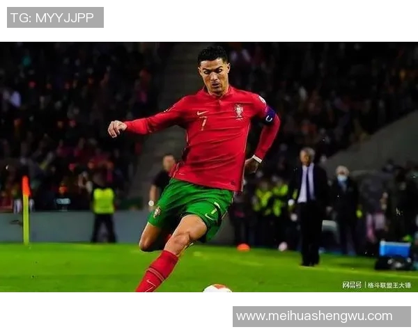 卷发足球明星崭露头角 展现超凡技术与拼搏精神成为球场新宠